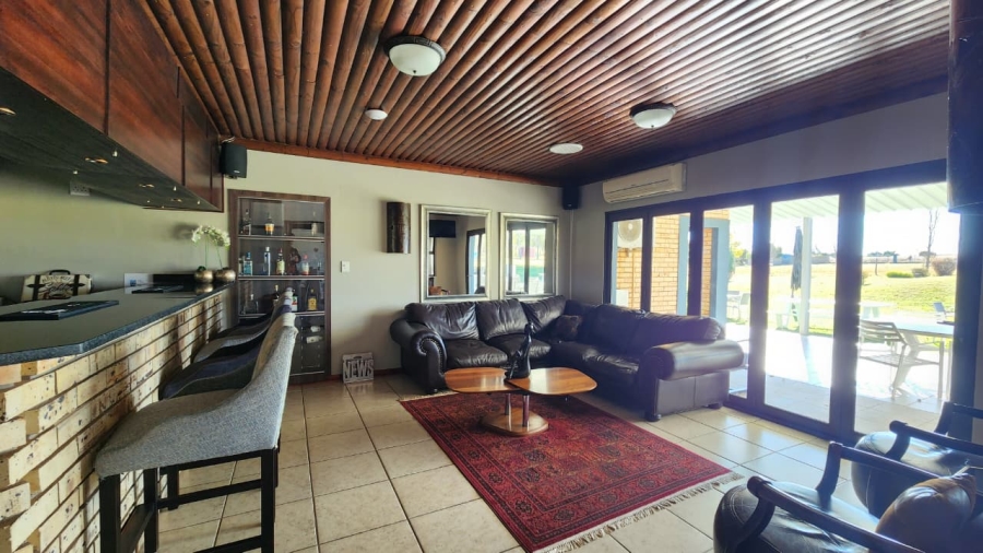 6 Bedroom Property for Sale in Groenvlei Free State
